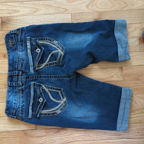 Ariya Jean Shorts 7/8 - Picture 2 of 8